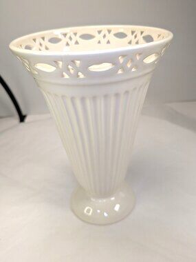 VTG Mid-Century White Ribbed Pedestal Vase w Integrated Flower Frog & Lattice